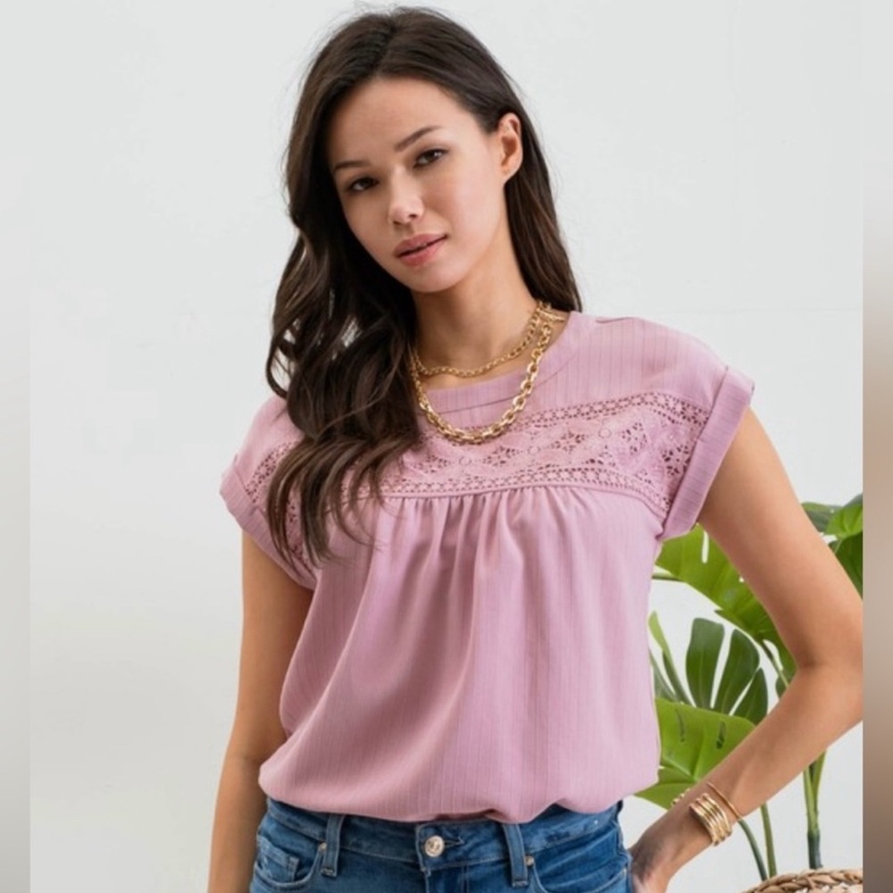 🩷 BOUTIQUE BRAND Elegant Floral Eyelet Top